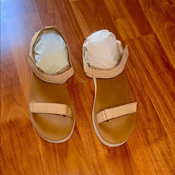 Madewell Tan Sandals Minimalist Summer Style - Picture 1 of 9